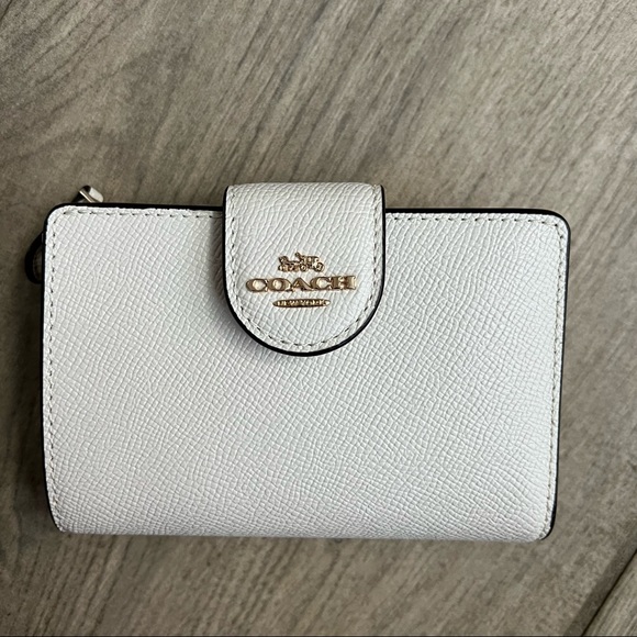 Coach Medium Corner Zip Wallet - Picture 1 of 8
